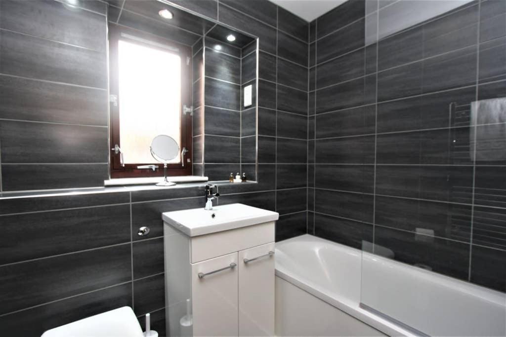 Bijou Merchant City Apartment With Parking Glasgow Extérieur photo
